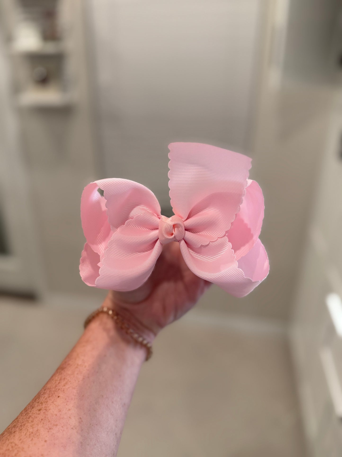 JBC Scalloped Edge Bow (10 DAY TAT)