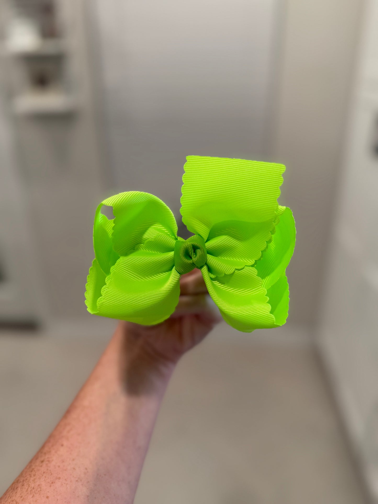 JBC Scalloped Edge Bow (10 DAY TAT)