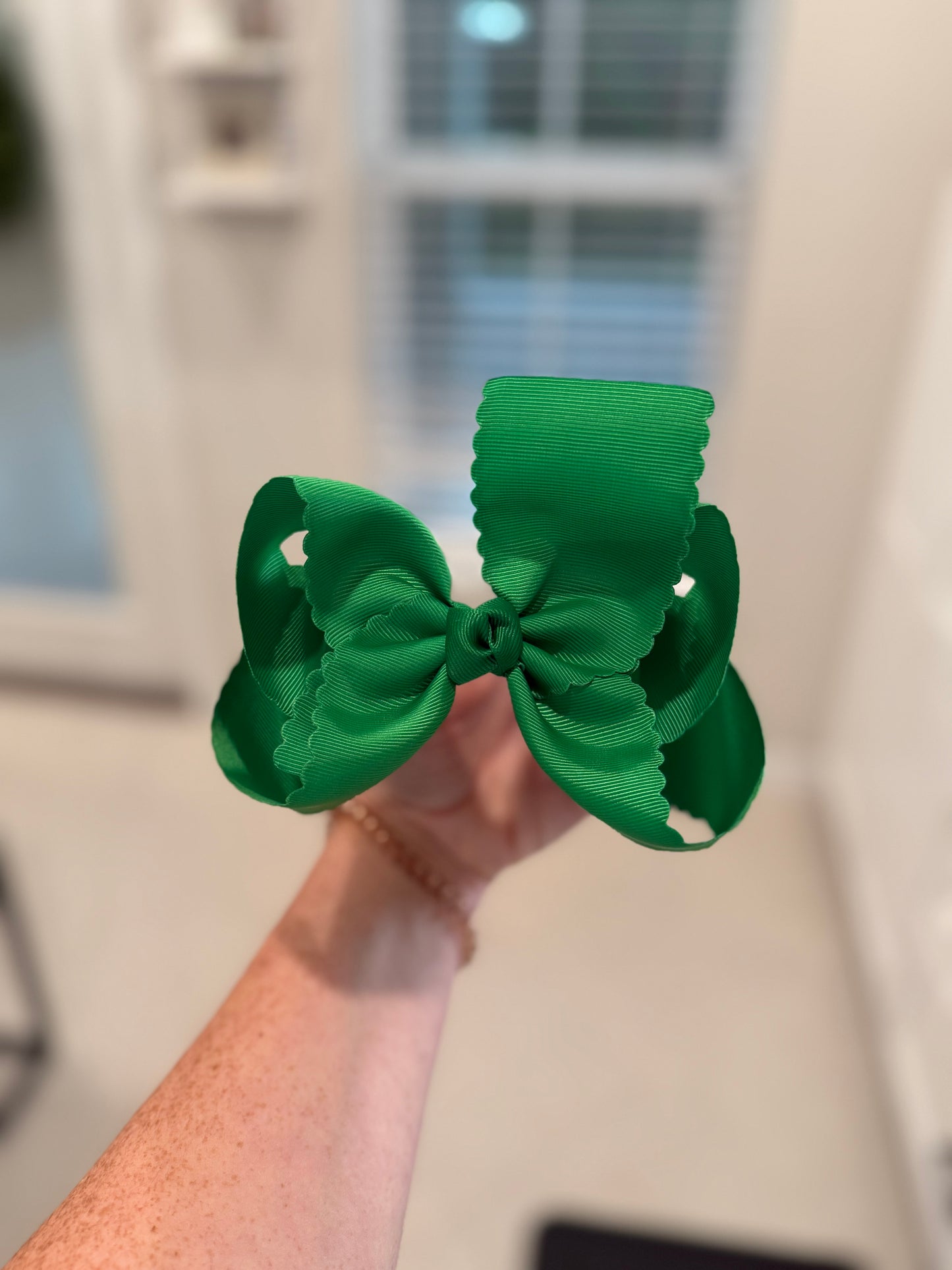 JBC Scalloped Edge Bow (10 DAY TAT)