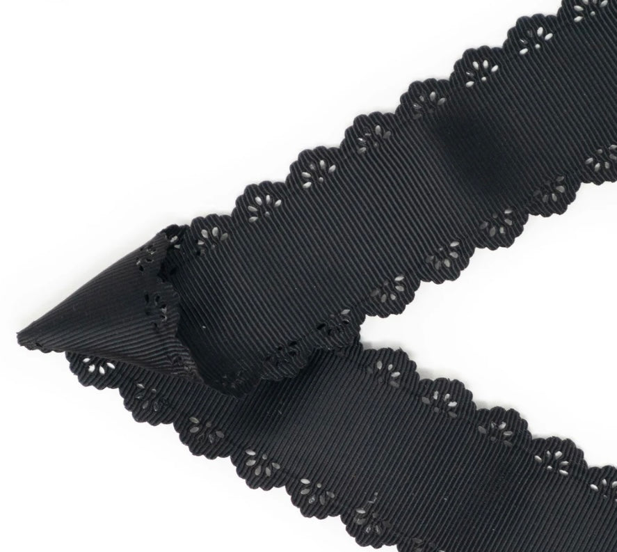 Eyelet Scalloped Edge PO